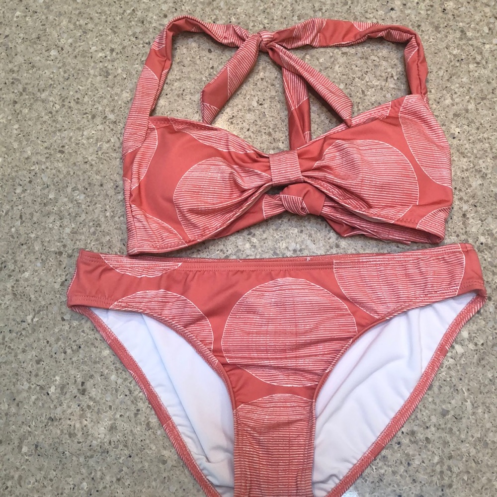 Carve bathing suit